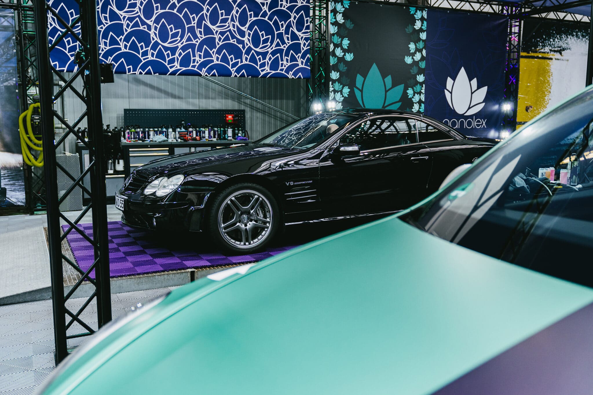 Nanolex Detailing Center Arbeitsumgebung mit modernster Technologie und Pflegeausstattung